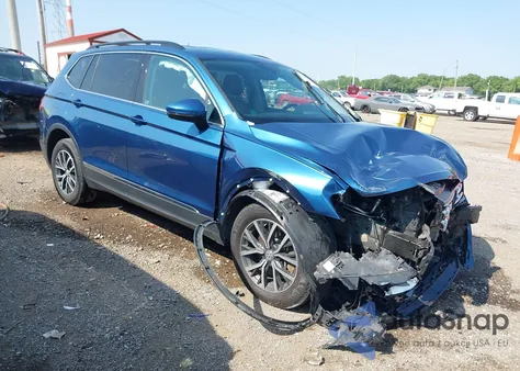 2019 Volkswagen Tiguan Se/Sel/Sel R-Line Jet-Black/Sel R-Line z USA, uszkodzony, nr VIN 3VV2B7AX4KM083120